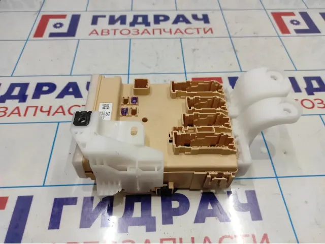 Блок предохранителей салонный Toyota Corolla E18 8273012X81.