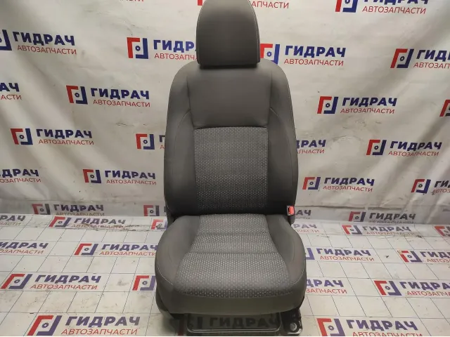 Сиденья комплект Toyota Corolla E18 . Подогрев. AIRBAG. Без водительского.