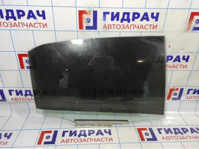 Стекло двери задней правой Toyota Corolla E18 6810302410.