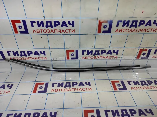 Накладка стекла заднего правого Toyota Corolla E18 7573012360.