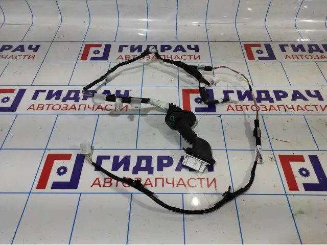 Проводка (коса) двери задней правой Toyota Corolla E18 8215302B72.