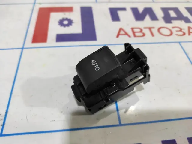Кнопка стеклоподъемника Toyota Corolla E18 8481002140.