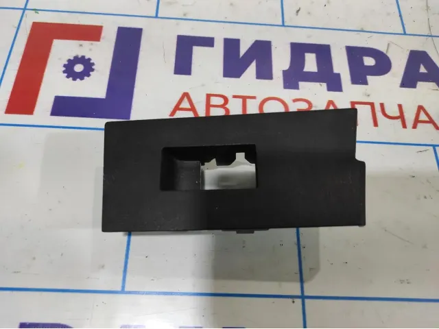 Накладка кнопки стеклоподъемника заднего левого Toyota Corolla E18 7427202620C1.