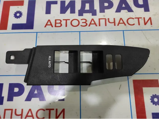 Накладка блока управления стеклоподьемнками Toyota Corolla E18 7423202E40C0.