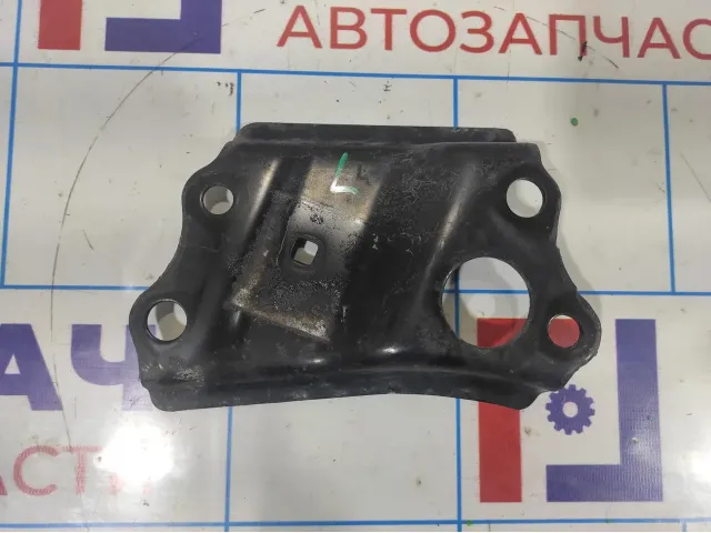 Кронштейн передней балки Toyota Corolla E18 5225612010. Левый.