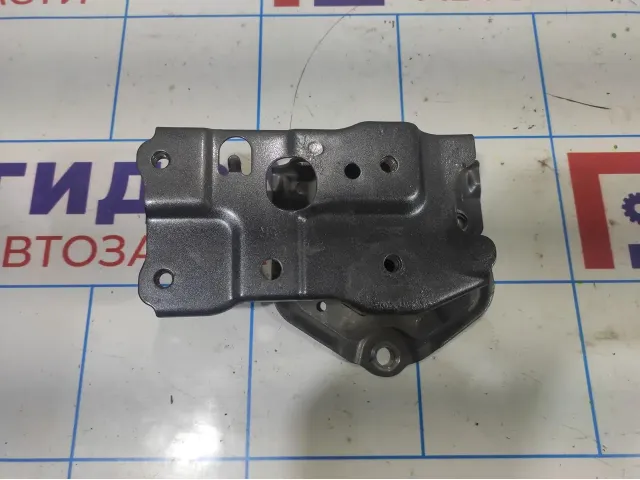 Кронштейн усилителя заднего бампера правый Toyota Corolla E18 5201502130.