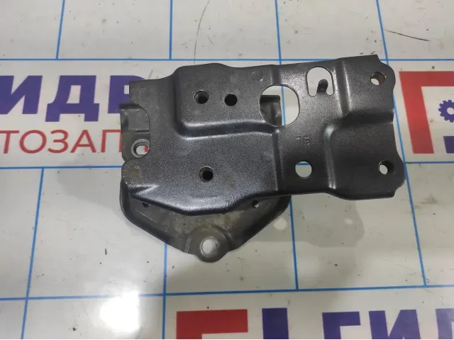 Кронштейн усилителя заднего бампера левый Toyota Corolla E18 5201602100.