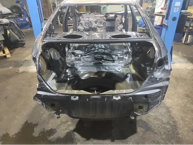 Панель задняя Toyota Corolla E18 5830702370. Дефект.