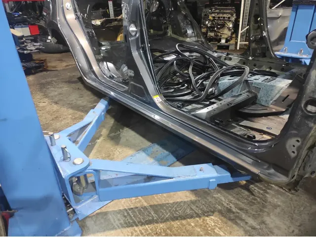 Порог со стойкой правый Toyota Corolla E18 6131102280.