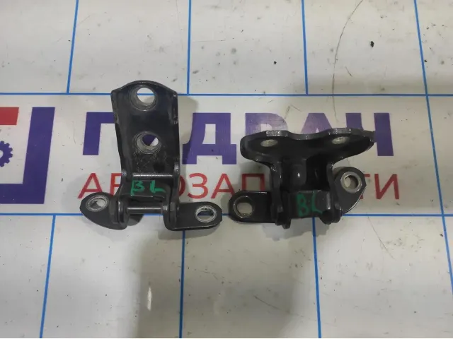 Петли двери задней левой Toyota Corolla E18 . Комплект.