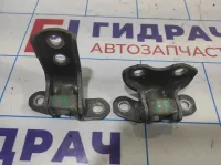 Петли двери передней правой Toyota Corolla E18 . Комплект.