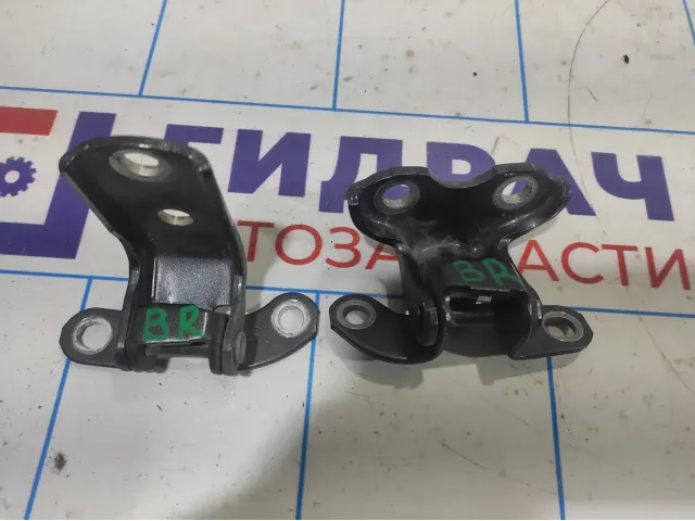 Петли двери задней правой Toyota Corolla E18 . Комплект.