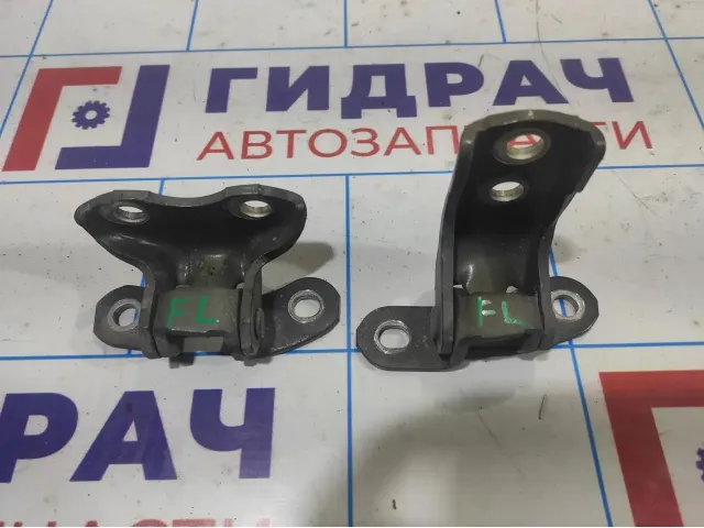 Петли двери передней левой Toyota Corolla E18 . Комплект.