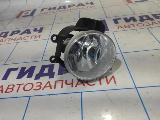 Фара противотуманная левая Toyota Corolla E18 8122002110. С кронштейном.