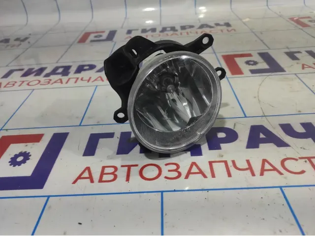 Фара противотуманная правая Toyota Corolla E18 8121002110. С кронштейном.
