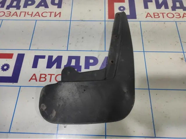 Брызговик передний правый Toyota Corolla E18 .