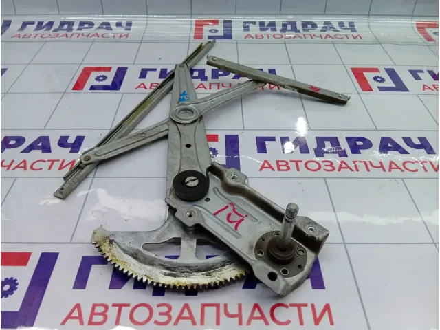 Стеклоподъемник механический задний правый Toyota Corolla Verso 698300F010