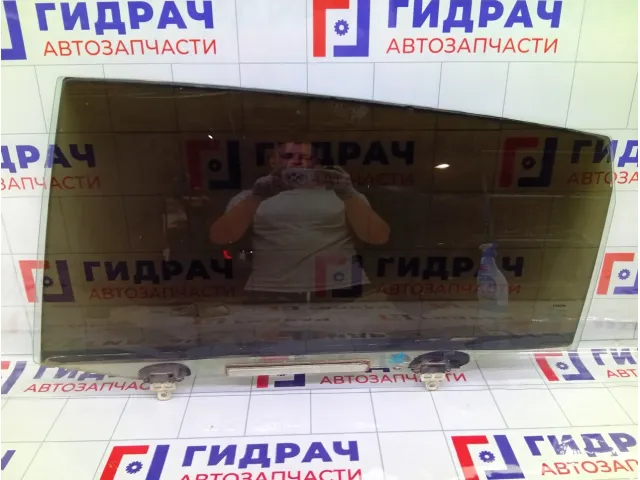 Стекло двери задней левой Toyota Corolla Verso 681040F010