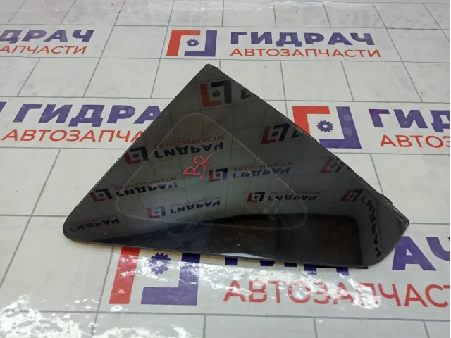 Стекло кузовное глухое (форточка) заднее правое Toyota Corolla Verso 627100F030