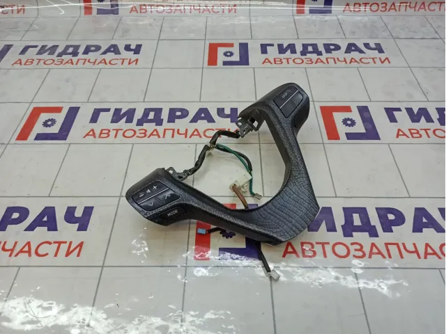 Блок кнопок в рулевое колесо Toyota Corolla Verso