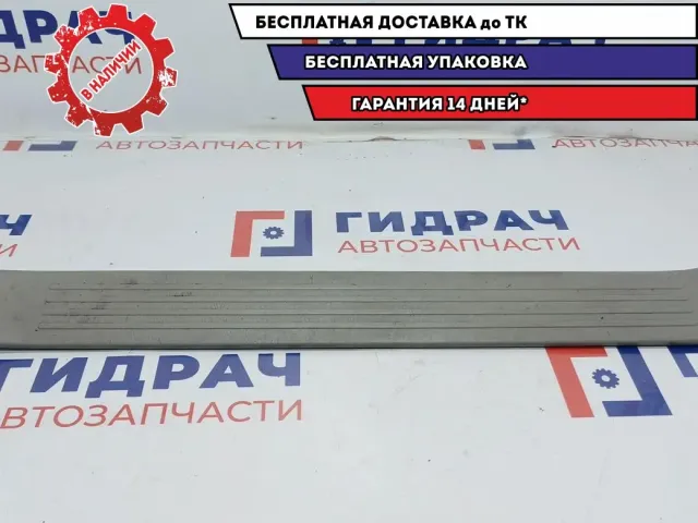 Накладка порога внутренняя передняя правая Toyota Estima 2 67913-28030.