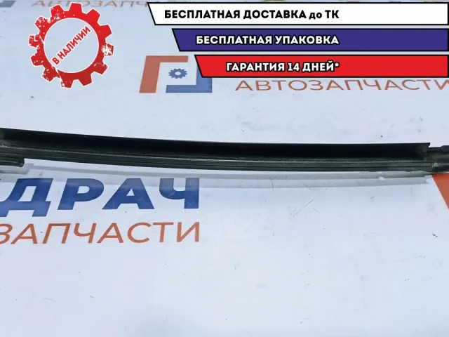 Направляющая стекла двери задней левой Toyota Estima 2 67408-28040.