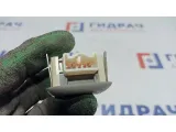 Кнопка стеклоподъемника задняя Toyota Estima 2 84810-52010.