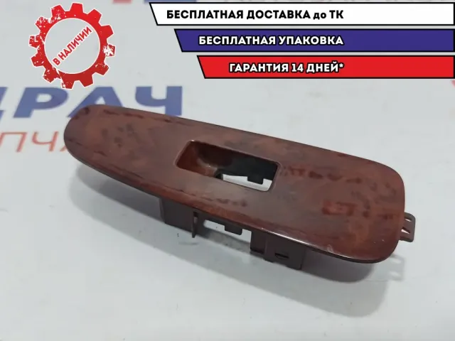 Накладка кнопки стеклопоъемника Toyota Estima 2 74232-28320. Передней левой.