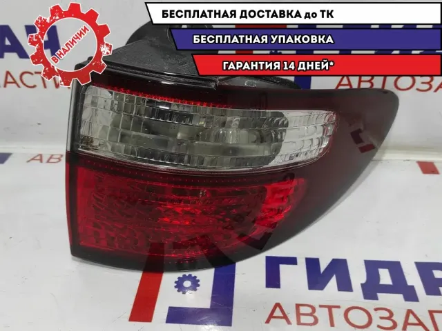 Фонарь задний наружный правый Toyota Estima 2 81551-28260.