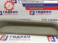 Накладка подножки задней правой Toyota Estima 2 67917-28060. Царапины.