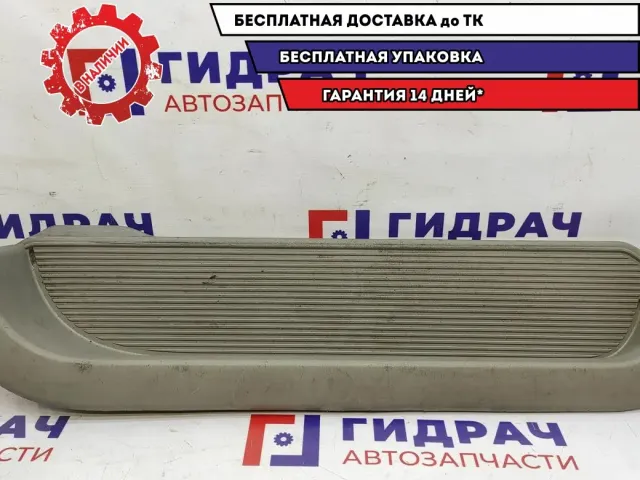 Накладка подножки задней левой Toyota Estima 2 67918-28050. Царапины.