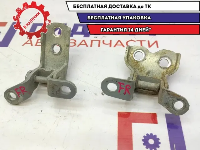 Петли двери передней правой Toyota Estima 2. Пара.