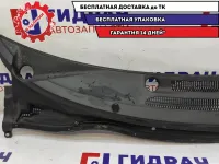 Решетка стеклоочистителя под лобовое стекло Toyota Estima 2 55708-28070. Правая часть.