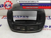Консоль магнитолы и воздуховода центр. Toyota Estima 2 5540528310.