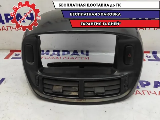 Консоль магнитолы и воздуховода центр. Toyota Estima 2 5540528310.