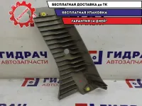 Накладка на стойку кузова левая задняя Toyota Estima 2 62639-28200-B1. Царапины.