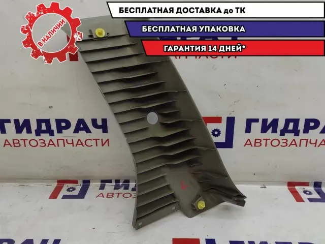 Накладка на стойку кузова левая задняя Toyota Estima 2 62639-28200-B1. Царапины.