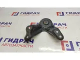 Кронштейн передней балки левый Toyota Estima 2 5102428020.
