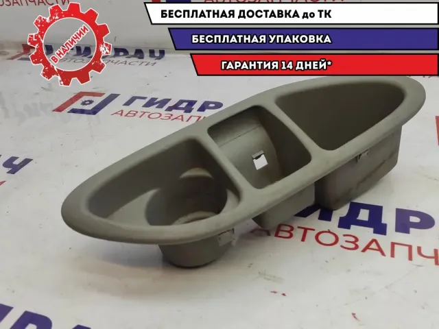 Накладка обшивки салона правая Toyota Estima 2 6699128050. Царапины.