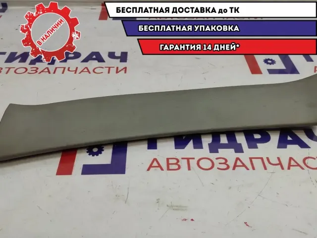 Обшивка двери багажника правая Toyota Estima 2 6258128040.