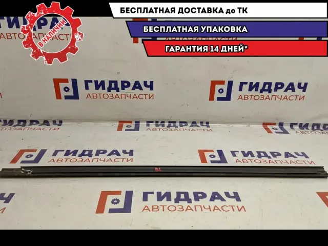 Уплотнитель задней левой двери внутренний Toyota Estima 2 6788828060. Дефект.