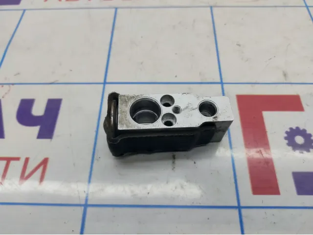 Клапан кондиционера Toyota Highlander 2 (XU40) 88515-33020