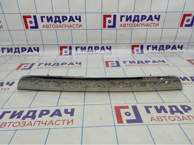 Накладка крышки багажника Toyota Highlander 2 (XU40) 76801-48330