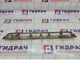 Накладка крышки багажника Toyota Highlander 2 (XU40) 76801-48330