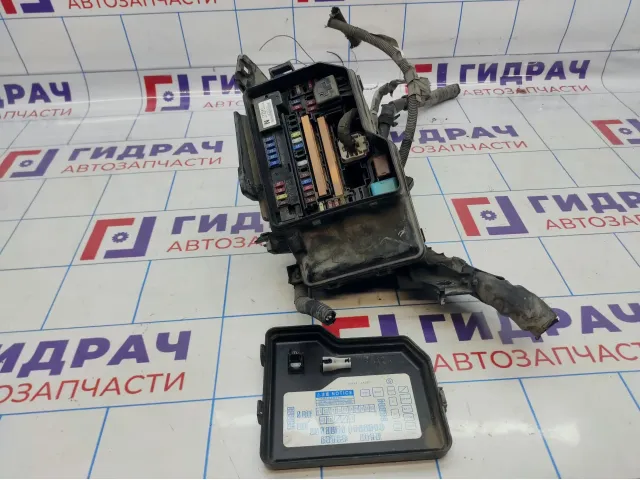 Блок предохранителей Toyota Highlander 2 (XU40) 82720-48110