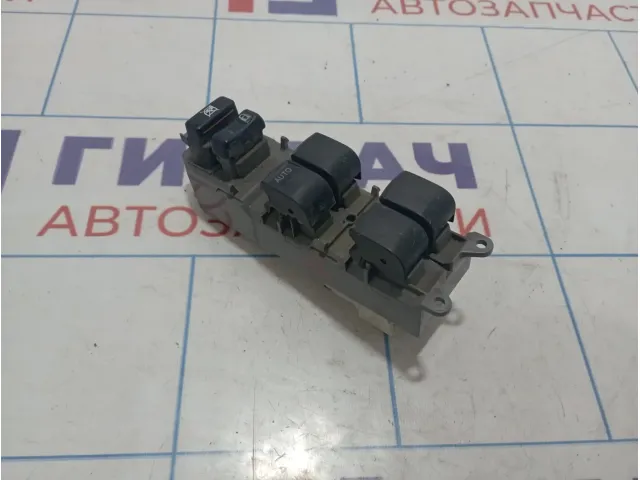 Блок управления стеклоподъемниками Toyota Highlander 2 (XU40) 84820-33251