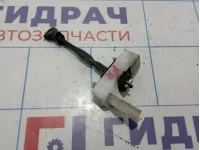 Ограничитель двери передний правый Toyota Highlander 2 (XU40) 68610-48041