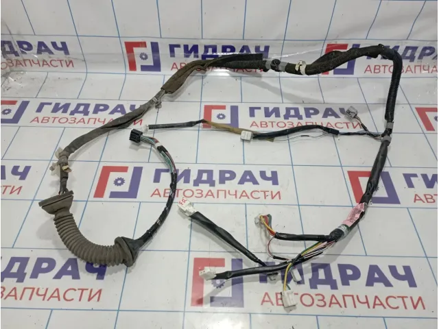 Проводка двери передней правой Toyota Highlander 2 (XU40) 82151-48680