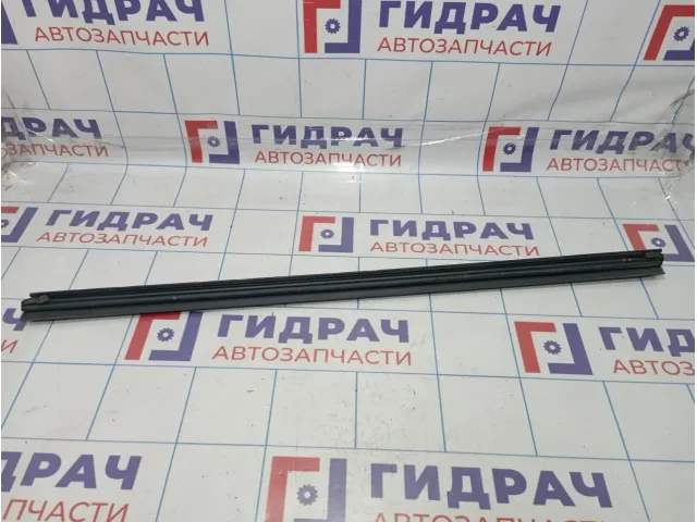 Уплотнитель стекла переднего правого Toyota Highlander 2 (XU40) 67863-48010