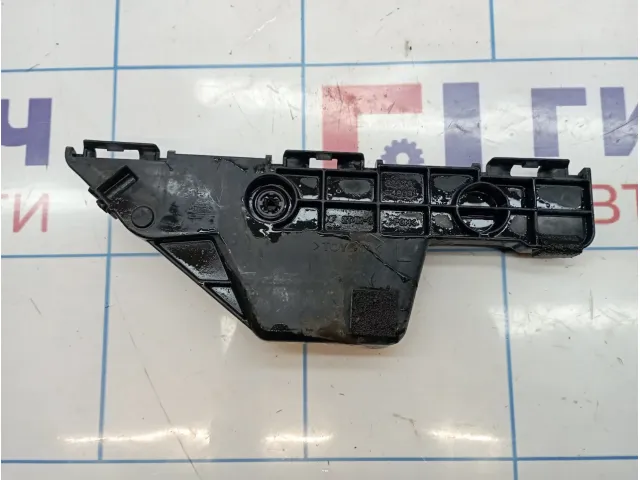 Направляющая заднего бампера левая Toyota Highlander 2 (XU40) 52576-48031